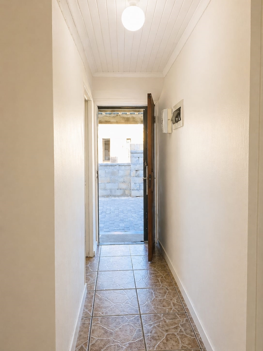 2 Bedroom Property for Sale in Delft South Western Cape